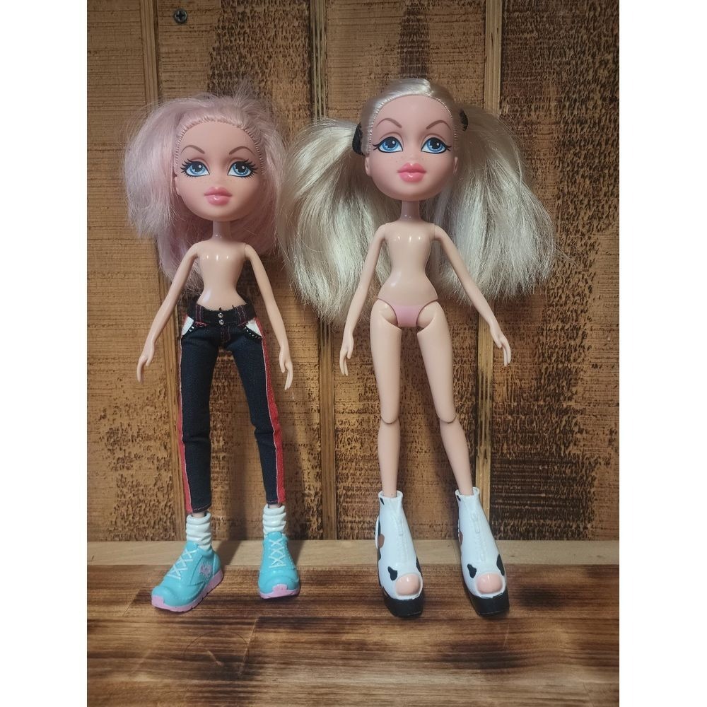 Lot Of 2‎ Bratz dolls With Shoes 2015